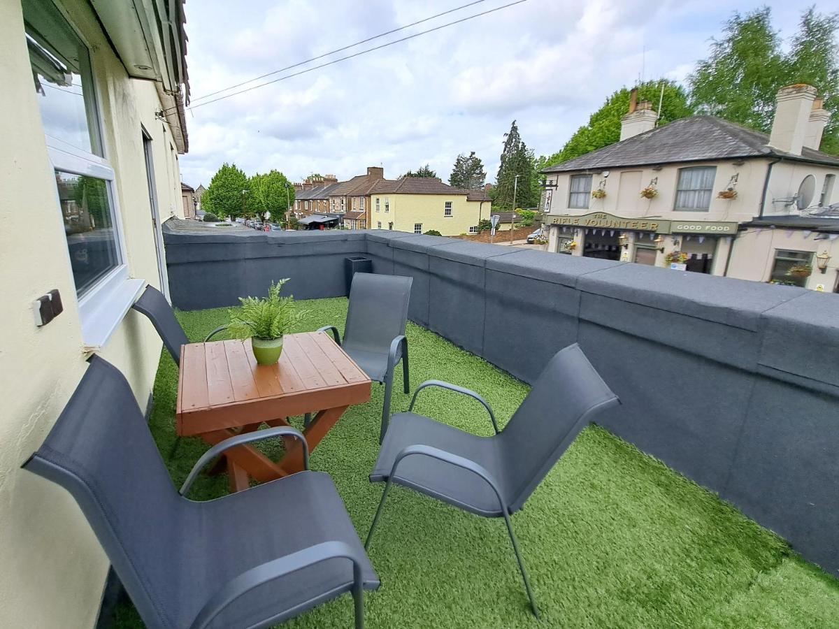 Bright 3 Bed Apartment With Terrace, Free Parking On Premises Watford  Exterior photo